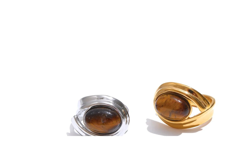 Natural stone geometric ring in gold-plated stainless steel with natural stone.