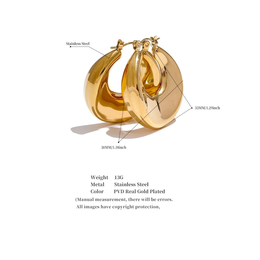 Minimalist geometric earrings in gold-plated stainless steel.