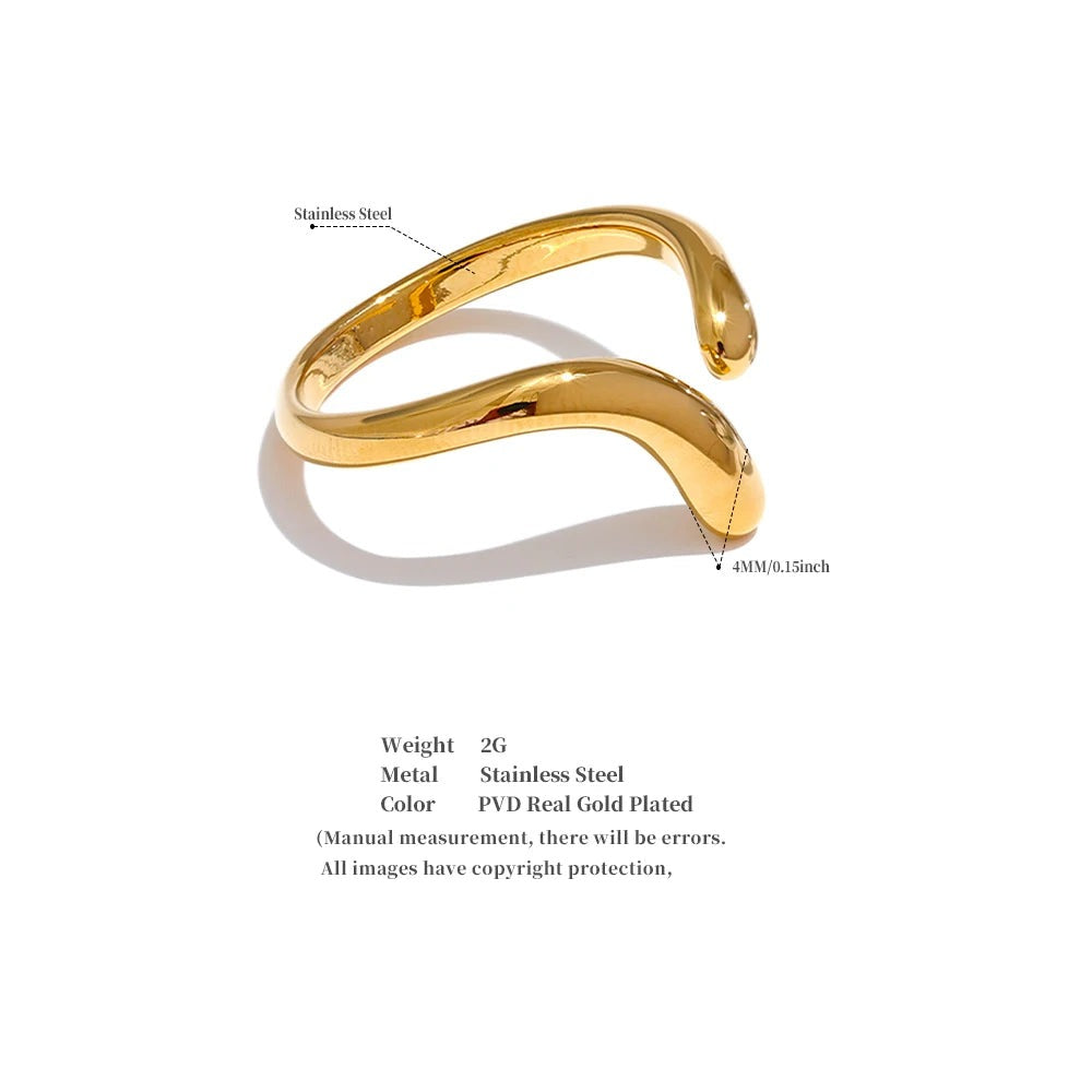 Minimalist geometric ring in gold-plated stainless steel.