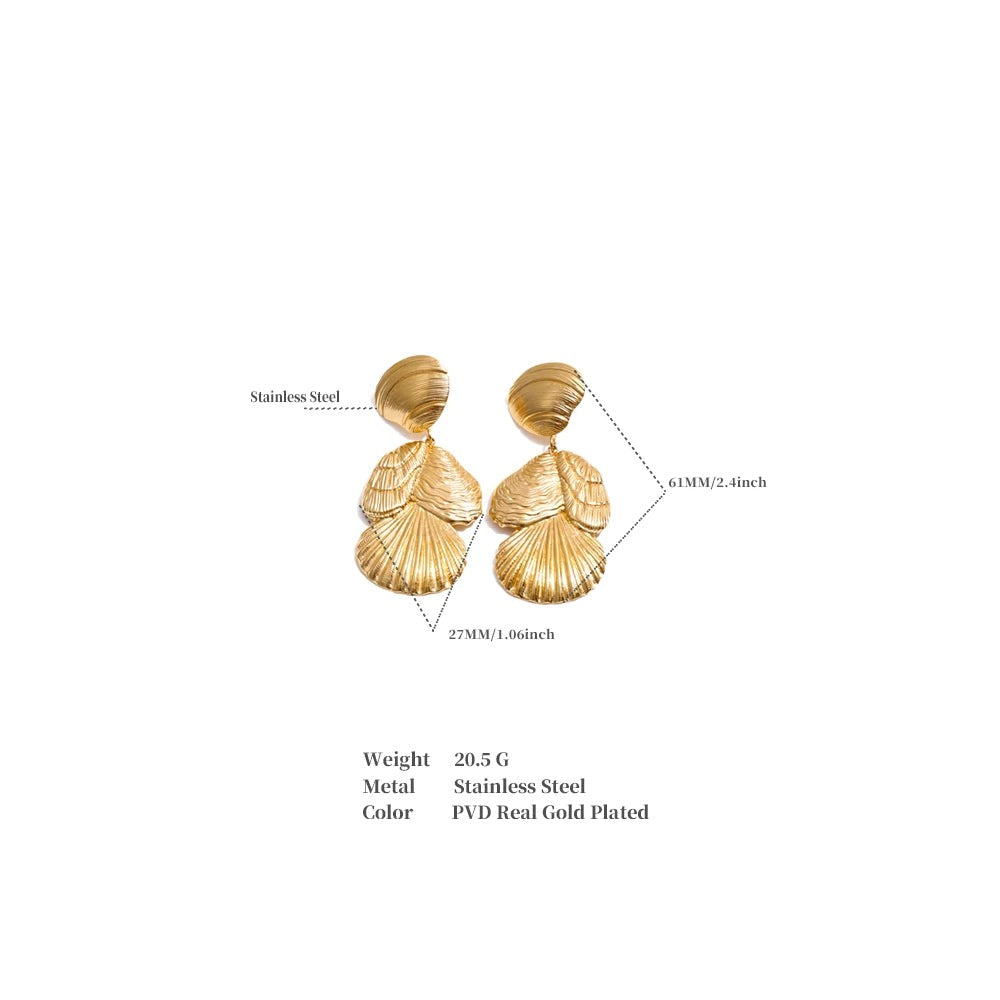 Shell geometric earrings in gold-plated stainless steel with shell.