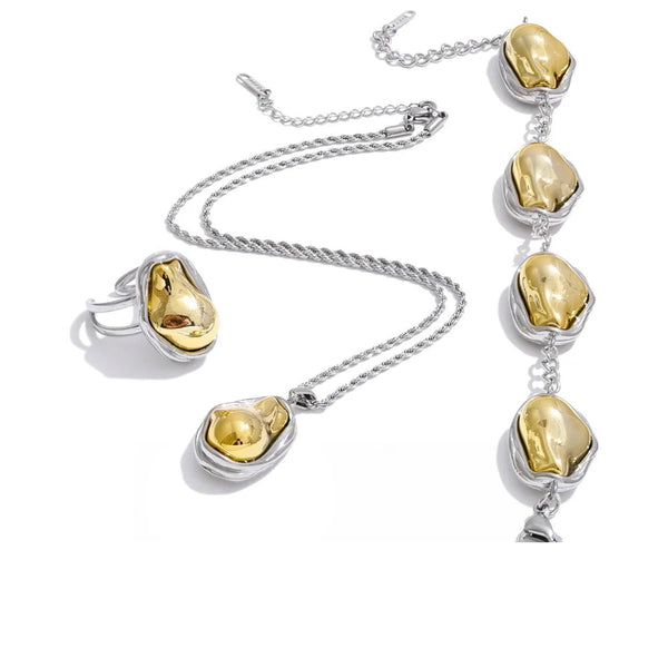 Gold-plated stainless steel necklace with pearl pendant.