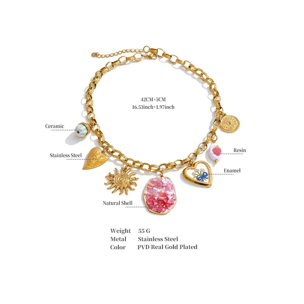 Shell resin heart necklace in gold-plated stainless steel with shell and resin.
