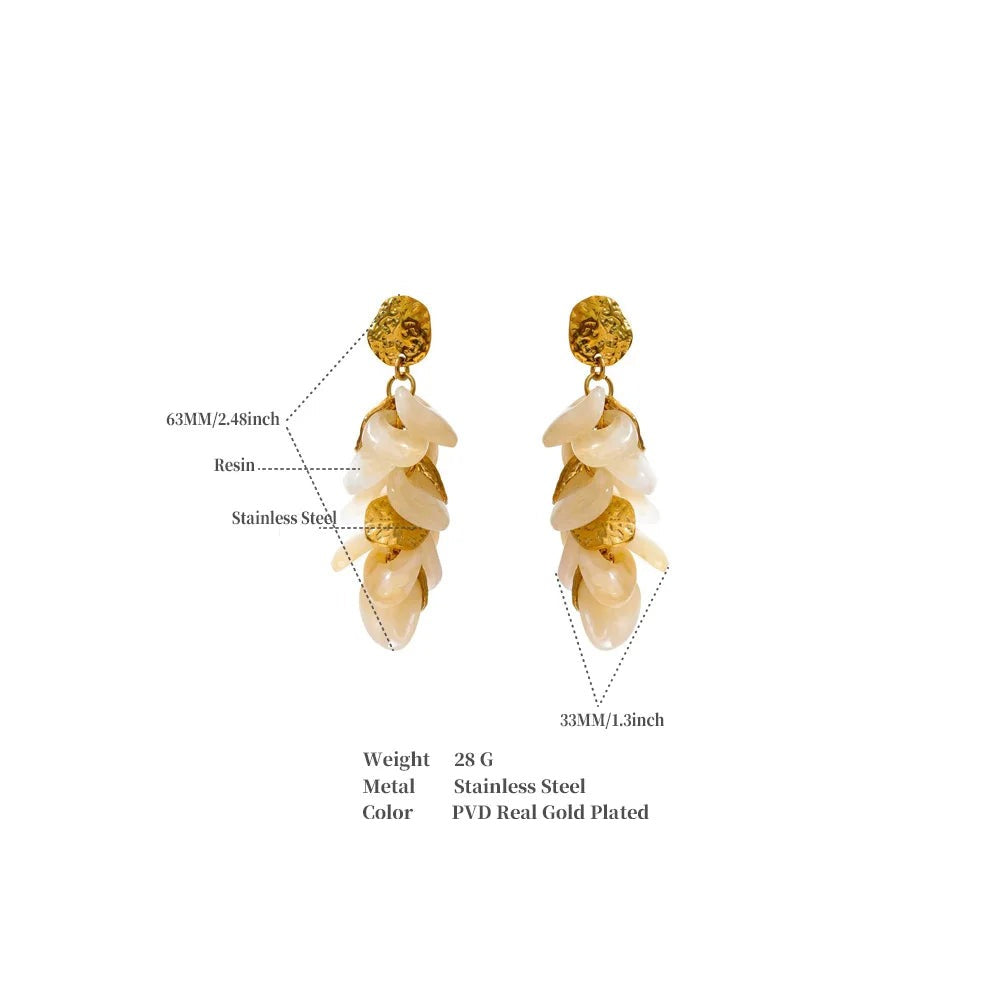 Amber resin flower earrings in gold-plated stainless steel with resin.