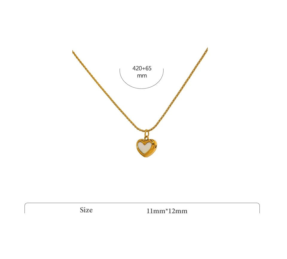 Shell heart geometric necklace in 18K gold-plated stainless steel with shell.