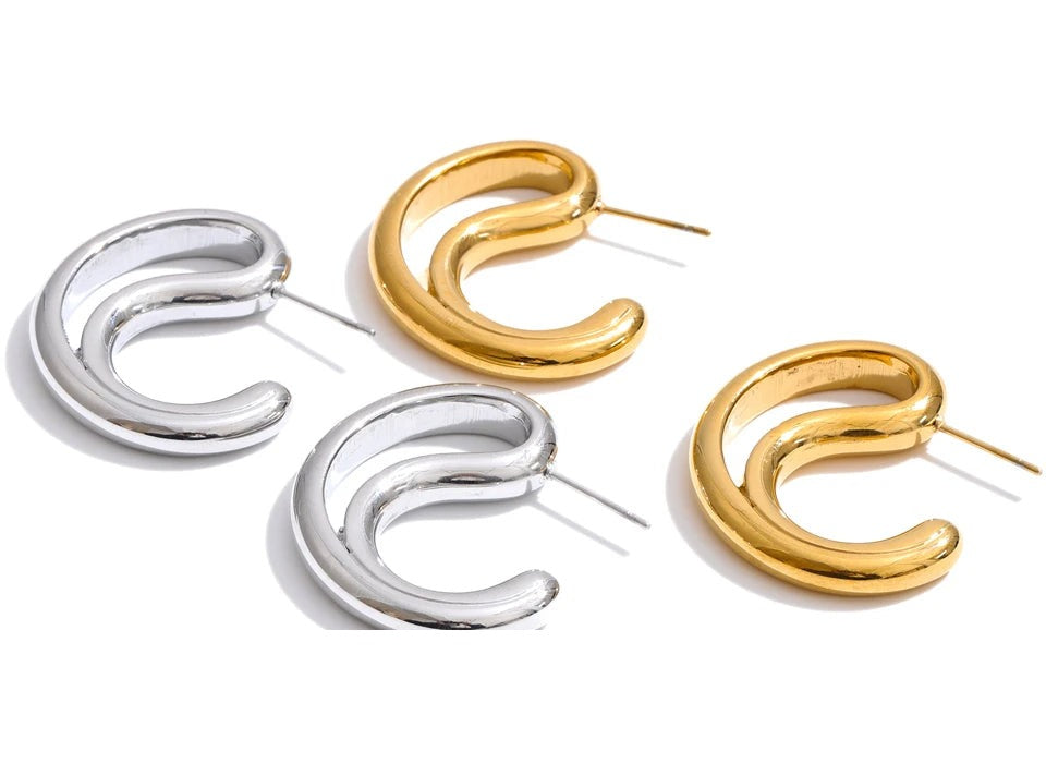 Geometric earrings in gold-plated stainless steel.