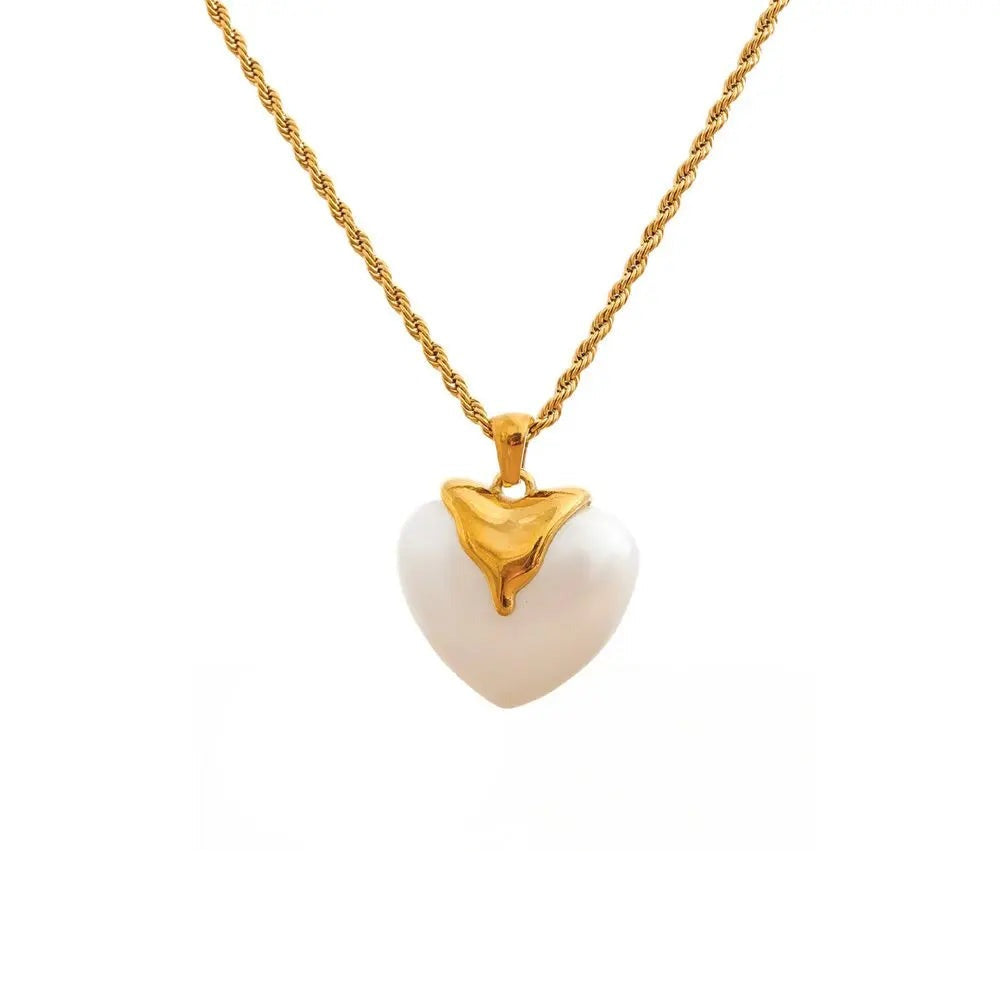 Gold-plated stainless steel necklace with pearl pendant.