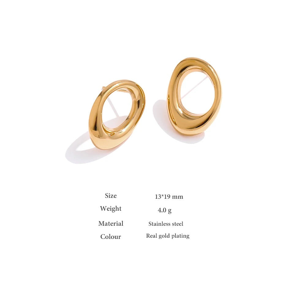 Minimalist geometric earrings in gold-plated stainless steel.