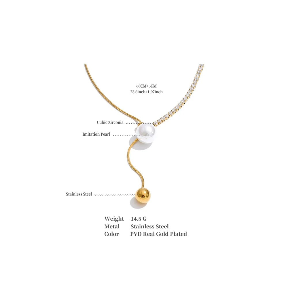 Cubic zirconia pearl geometric necklace in gold-plated stainless steel with pearl and cubic zirconia.